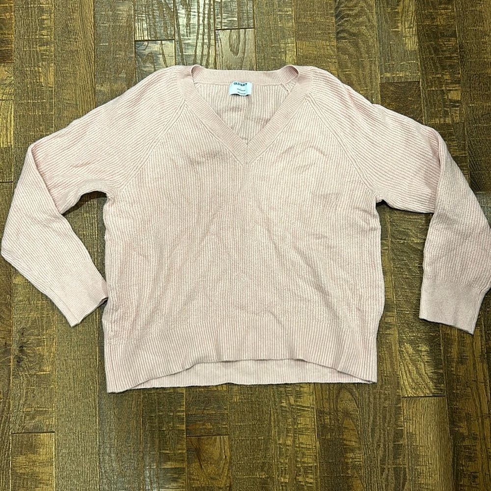 NWOT Old Navy Pink V-neck Sweater